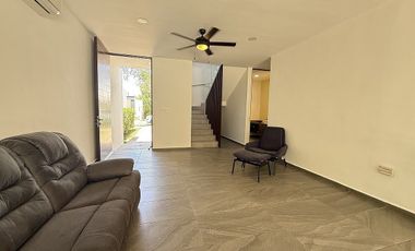 CASA EN VENTA DE 2 PLANTAS, ALBERCA Y PANELES SOLARES  | CONKAL
