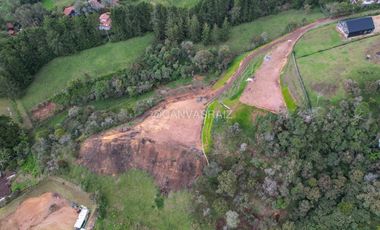 Lote Independiente Sector Aeropuerto con vista y bosque
