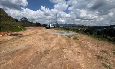 Lote Independiente Sector Aeropuerto con vista y bosque