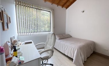 CASA EN UNIDAD ABIERTA EN EL RETIRO