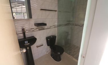 Lote en venta con Cabaña en El Peñol, Con acceso al embalse.