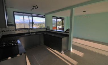Lote en venta con Cabaña en El Peñol, Con acceso al embalse.