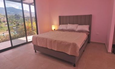 Lote en venta con Cabaña en El Peñol, Con acceso al embalse.