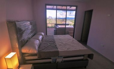 Lote en venta con Cabaña en El Peñol, Con acceso al embalse.