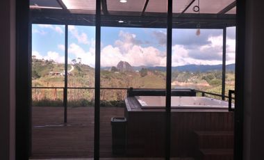 Lote en venta con Cabaña en El Peñol, Con acceso al embalse.