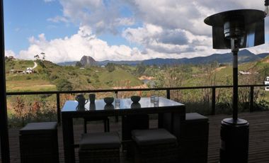 Lote en venta con Cabaña en El Peñol, Con acceso al embalse.