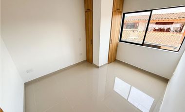 Se vende apartamento tercer piso, ubicado en sector residencial