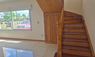 Casa en alquiler en Ayres Plaza 5 ambientes con pileta barrio cerrado