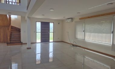 Casa en alquiler en Ayres Plaza 5 ambientes con pileta barrio cerrado