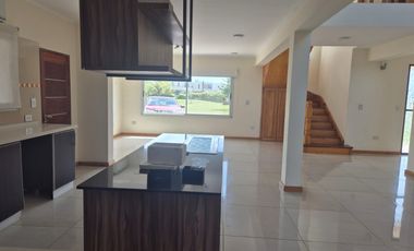 Casa en alquiler en Ayres Plaza 5 ambientes con pileta barrio cerrado