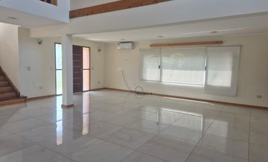 Casa en alquiler en Ayres Plaza 5 ambientes con pileta barrio cerrado