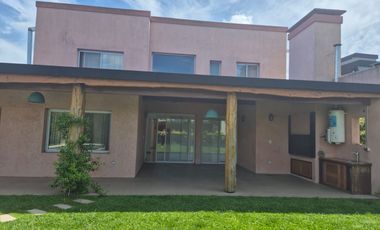 Casa en alquiler en Ayres Plaza 5 ambientes con pileta barrio cerrado