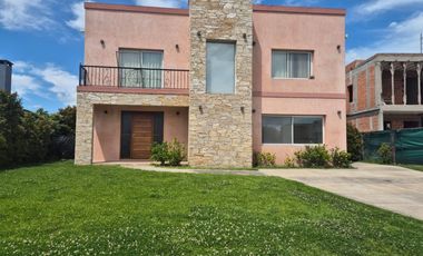 Casa en alquiler en Ayres Plaza 5 ambientes con pileta barrio cerrado