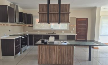Casa en alquiler en Ayres Plaza 5 ambientes con pileta barrio cerrado