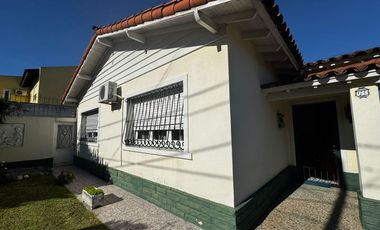 Venta - Casa - 4 amb - Ramos Mejia - 110m2 - Muy luminosa - Lote propio.