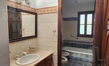 Casa en Villa Allende 3 dor, parque y pileta