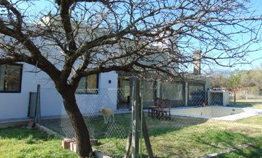 Excelente Casa en alquiler cuatro dormitorios, pileta, seguridad Valle del Golf