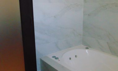 Excelente Casa en alquiler cuatro dormitorios, pileta, seguridad Valle del Golf