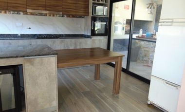 Excelente Casa en alquiler cuatro dormitorios, pileta, seguridad Valle del Golf