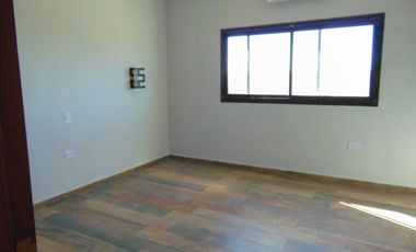 Excelente Casa en alquiler cuatro dormitorios, pileta, seguridad Valle del Golf