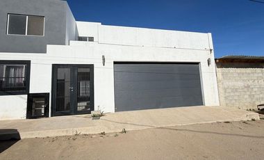 Amplio departamento en renta con balcón en zona céntrica de Rosarito