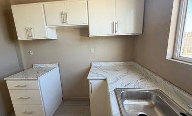 Amplio departamento en renta con balcón en zona céntrica de Rosarito