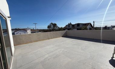 Amplio departamento en renta con balcón en zona céntrica de Rosarito