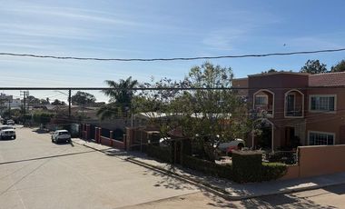 Amplio departamento en renta con balcón en zona céntrica de Rosarito
