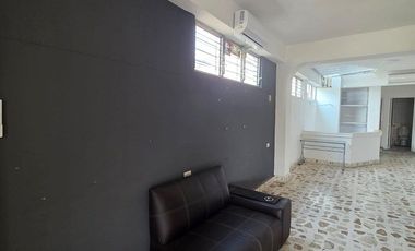OFICINA AMUEBLADA EN RENTA, EN EDIFICIO
