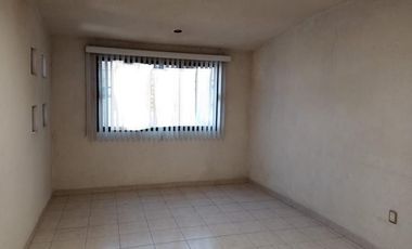 ¡Gran Oportunidad! Casa Amplia con Excelente Ubicación y Potencial para Remodela