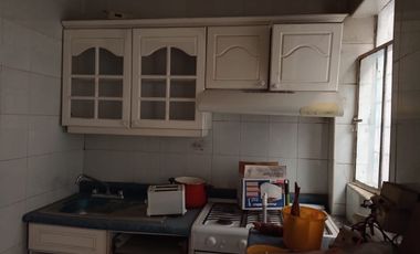¡Gran Oportunidad! Casa Amplia con Excelente Ubicación y Potencial para Remodela