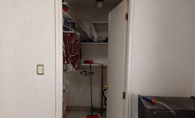 ¡Gran Oportunidad! Casa Amplia con Excelente Ubicación y Potencial para Remodela