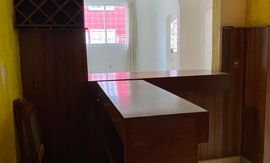En Venta Casa Espectacular Remodelada con Home Office, Cantina y Rec. en PB