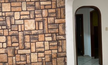 En Venta Casa Espectacular Remodelada con Home Office, Cantina y Rec. en PB