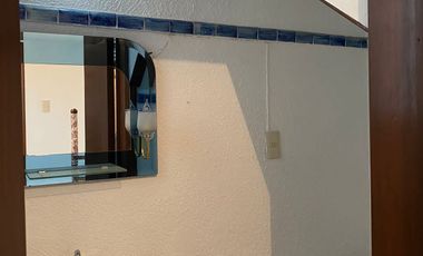 En Venta Casa Espectacular Remodelada con Home Office, Cantina y Rec. en PB