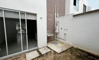 SE RENTA CASA EN PLAYA DEL CARMEN, EQUIPADA, SIN AMUEBLAR