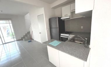 SE RENTA CASA EN PLAYA DEL CARMEN, EQUIPADA, SIN AMUEBLAR