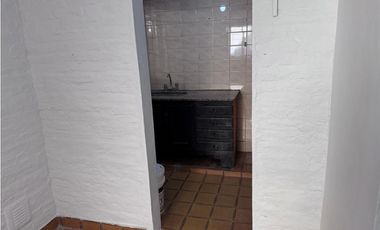 CASA PH AL FRENTE EN ALQUILER. ITUZAINGO NORTE