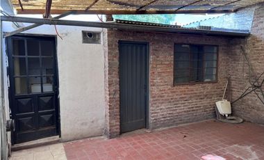 CASA PH AL FRENTE EN ALQUILER. ITUZAINGO NORTE