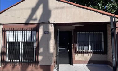 CASA PH AL FRENTE EN ALQUILER. ITUZAINGO NORTE