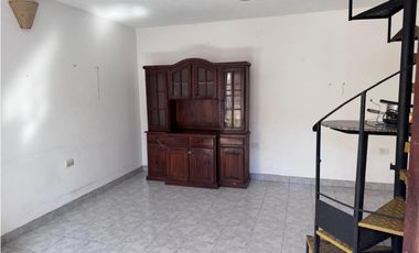 CASA EN PH EN ALQUILER. FONDO. ITUZAINGO NORTE