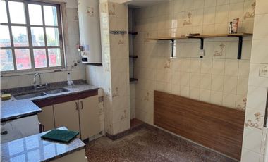 AMPLIA CASA AMERICANA SOBRE 2 TERRENOS EN ALQUILER. ITUZAINGO NORTE