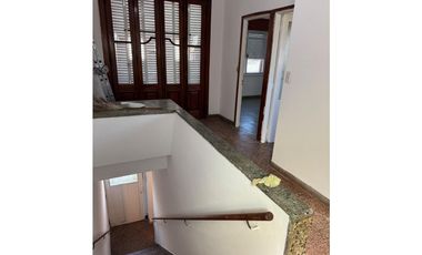 AMPLIA CASA AMERICANA SOBRE 2 TERRENOS EN ALQUILER. ITUZAINGO NORTE