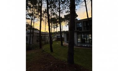 Casa alquiler anual PINAMAR BARRIO CERRADO PIONEROS con suite 2025