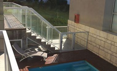 Triplex con vista al mar. 4 ambientes. Piscina. Cochera. Pinamar