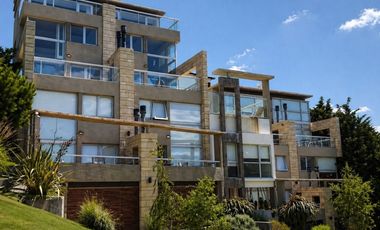 Triplex con vista al mar. 4 ambientes. Piscina. Cochera. Pinamar