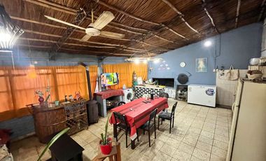 CASA EN VENTA DE 3 DORMITORIOS EN COLASTINE SUR