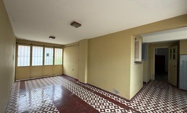 VENTA CASA C/COCHERA ZONA PARQUE SAN MARTIN