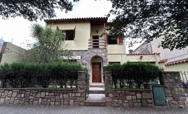 VENTA CASA C/COCHERA ZONA PARQUE SAN MARTIN