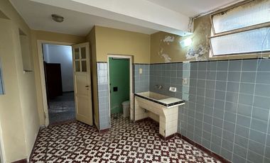 VENTA CASA C/COCHERA ZONA PARQUE SAN MARTIN